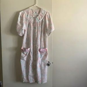 Kelly Reed Nightgown Size Medium Preowned